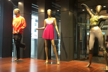 Beylikdüzü showroom: 1000+ ürün çeşidi açık raflarda.